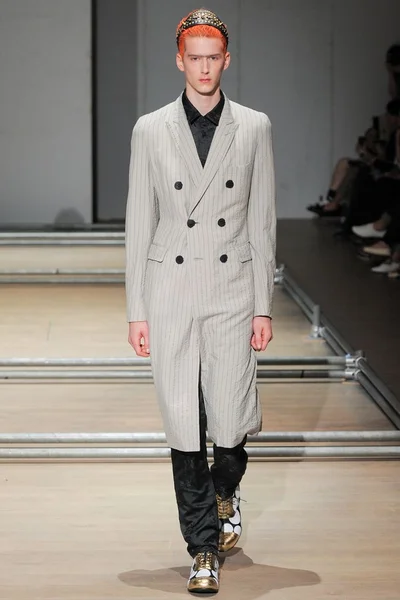 Look 27
